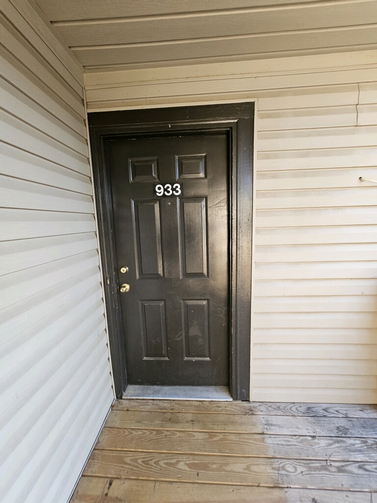 933 Applewood Lane - 1